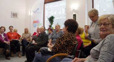 Wolontariusze spędzą czas z seniorami. Ruszył program dla starszych mieszkańców Katowic