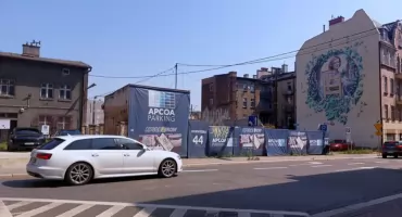 Pusta przestrzeń w centrum Katowic zostanie wypełniona. Mają powstać mieszkania 