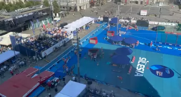 Lekkoatletyczne zawody na katowickim rynku. Jedną z konkurencji wygrała rekordzistka świata