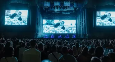 Morze ludzi na lotnisku Muchowiec i nagle cisza. Festiwal Zorza zaskoczył koncertem Korteza