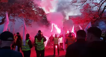 Przeciwko rządowi, Tuskowi i Zielonemu Ładowi. 10 tysięcy osób wzięło udział w manifestacji w Katowicach