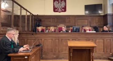 Dariusz N., oskarżony o zabójstwo 19-latka przed dworcem kolejowym, zasypuje sąd pismami z aresztu w Czechach