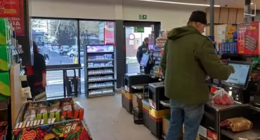 Podwyżki w Biedronce. Początkujący kasjer zarobi co najmniej 5300 zł brutto