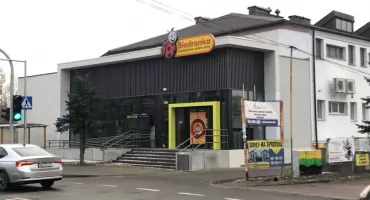 Wkrótce otwarcie Biedronki na południu Katowic. Towar już na półkach, ale mieszkańcy muszą czekać