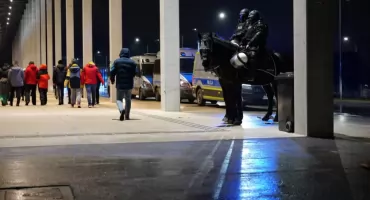 Trzy osoby zatrzymane przy okazji meczu GKS Katowice - Legia Warszawa. Kibole odpalili też zabronione środki pirotechniczne