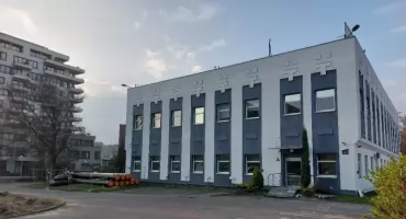Działka z lex deweloper sprzedana, ale inwestycji wciąż nie widać. TDJ Estate ma pozwolenie i milczy