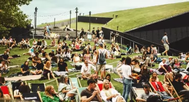 Start sezonu na Sztauwajerach i tarasach Spodka. Kino, DJ-e i street food