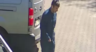 Na stacji benzynowej ukradł dużą sumę pieniędzy z samochodu. Policja publikuje zdjęcia
