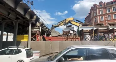 Niewiele zostało z wiaduktu kolejowego w centrum Katowic. Kolejarze szykują kolejne zmiany na Mikołowskiej