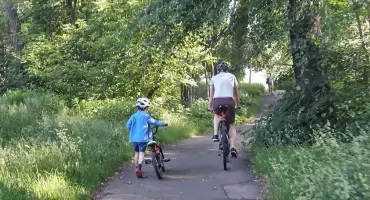 Od 3 czerwca obowiązkowe kaski dla osób do 16. roku życia, poruszających się rowerem i hulajnogą elektryczną
