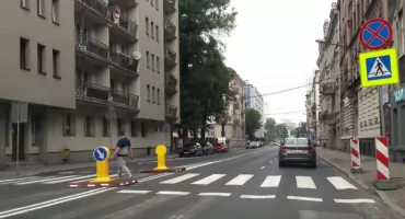 Zakrwawiony mężczyzna leżał na ulicy w centrum Katowic. Twierdził, że został pobity