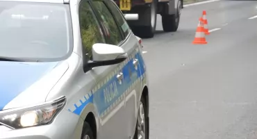 Ciężarówka uderzyła w Toyotę i odjechała. Policja szuka kierowcy, który uciekł po kolizji na DTŚ-ce