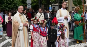 Ulicami centrum Katowic przeszła centralna procesja Bożego Ciała [ZDJĘCIA]