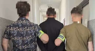 Na Alei Roździeńskiego piesi poinformowali policję, że kierowca BMW stwarza zagrożenie na drodze. Okazało się, że był pijany