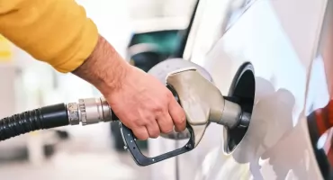 Od dzisiaj wyższa akcyza za paliwo. Za dwa tygodnie wróci też wyższy VAT
