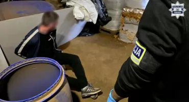 Ponad tona suszu tytoniowego w hali magazynowej w Szopienicach. Policja zatrzymała 28-letniego mężczyznę