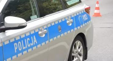 Niebezpieczna jazda na A4. Kierowca nie potrafił utrzymać samochodu na jednym pasie