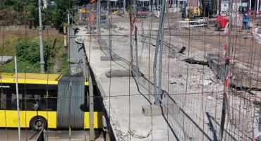 Tramwaje nie kursują pod rozbieranym wiaduktem. Powoli rozkręcają się prace obok Rialto