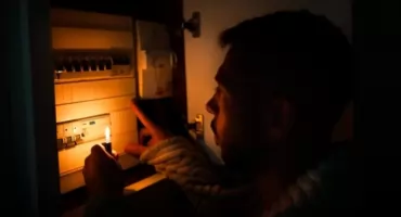 Jakie są najczęstsze przyczyny awarii prądu i jak się przed nimi zabezpieczyć?