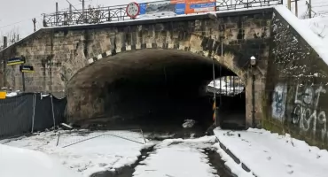 Miasto zabiegało o zachowanie kamienia z wiaduktu w Ligocie. Piaskowiec nadawał się jednak tylko do zmielenia
