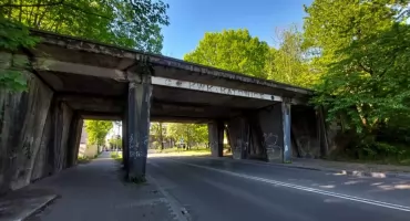 Wiadukt, którym jeździły pociągi do KWK Katowice, miał być wyburzony. Miasto zastanawia się, co z nim zrobić