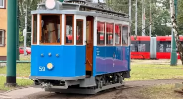 Po Katowicach będzie jeździł ponad stuletni tramwaj z drewnianym wnętrzem