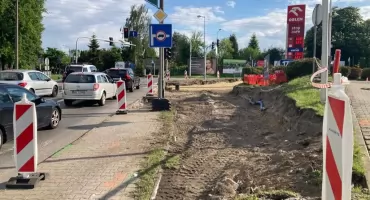 Obok autostrady A4 powstaje nowa droga rowerowa. Będą utrudnienia dla kierowców