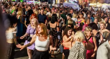 Na katowicki rynek wracają potańcówki. Jest program letnich imprez