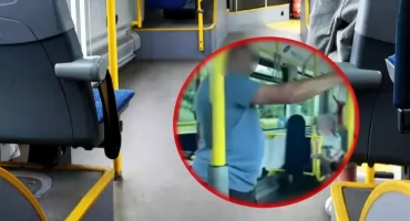 Mężczyzna wulgarnie wyzywał 11-latki w autobusie w Bielsku Białej. Prokuratura: przyznał się do winy i wyraził żal