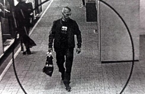 Kradzież na dworcu w Katowicach. Policja szuka tego mężczyzny