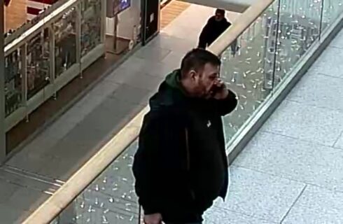 Policja szuka mężczyzny, który zabrał cudzy portfel w galerii handlowej