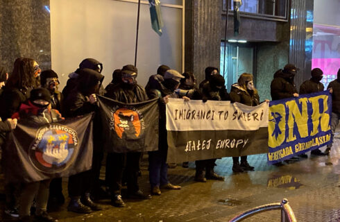 “Polska dla Polaków”. Narodowcy zorganizowali w centrum Katowic antyimigrancką pikietę.