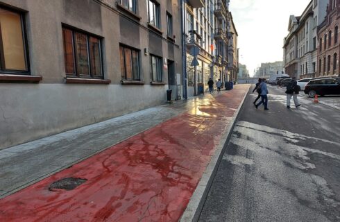 Ktoś rzucił koktajlem Mołotowa w siedzibę prokuratury. Policja szuka sprawcy