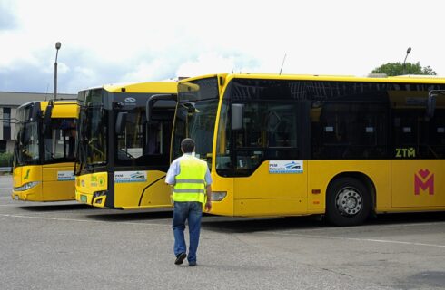PKM-y nie dają rady obsłużyć linii autobusowych, więc ZTM ogłosił przetarg dla innych przewoźników