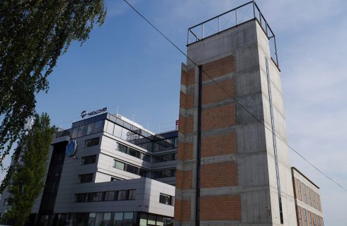 Budowa biurowca w Katowicach została wstrzymana z powodu konfliktu dwóch biznesmenów