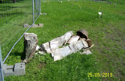 Podczas juwenaliów na Muchowcu został zniszczony pomnik matki z dzieckiem
