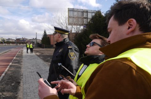 Drony mogą latać w nocy i bliżej domów. To ułatwi kontrole palenisk