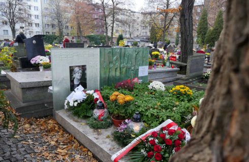 Nocna ekshumacja ciała Krystyny Bochenek. Prokuratura nie zdradza szczegółów