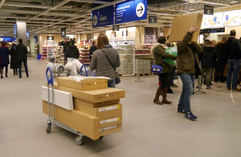 Kolejki do Ikea w Katowicach. Sklep sprawdza certyfikaty szczepień