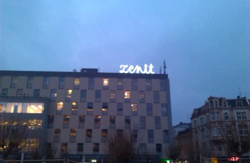 Neon wrócił na Zenit