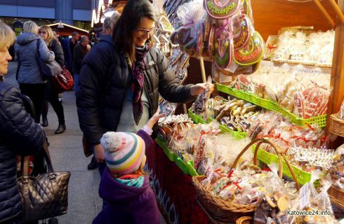 Świąteczny klimat na katowickim Rynku. Dzisiaj otwarcie Jarmarku Bożonarodzeniowego