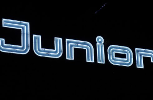 Junior błyszczy. Nowy neon w centrum Katowic rozświetlony