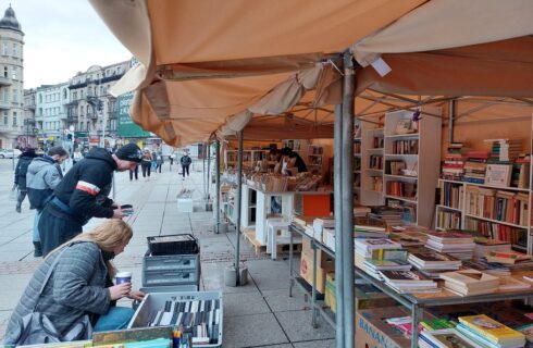 Popularny kiermasz książek powrócił do centrum Katowic