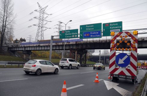 Kolejne utrudnienia na DK 86 w związku z rozbiórką kładki