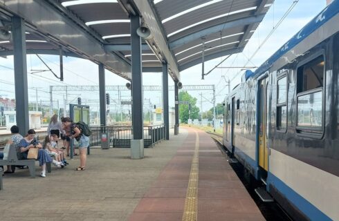 Awaria na kolei. Pociągi na trasie Katowice-Rybnik jeżdżą okrężną trasą