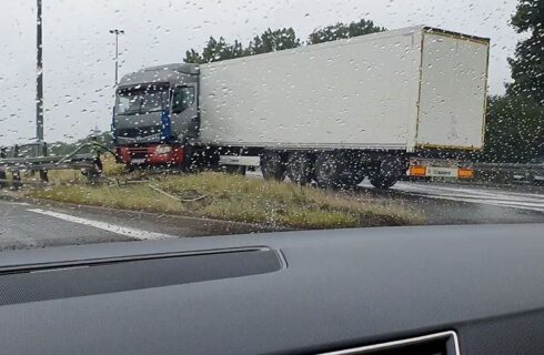Kierowca ciężarówki, który zablokował zjazd na A4, dostał mandat