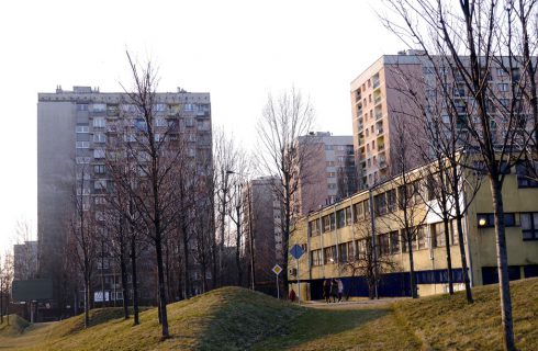 Budowa jednego budynku na raty i miejsca postojowe w przyszłości. Wojewoda uchylił pozwolenie na budowę mieszkań przy Spodku