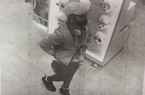 Ukradła okulary z Silesia City Center. Policja opublikowała zdjęcie z monitoringu
