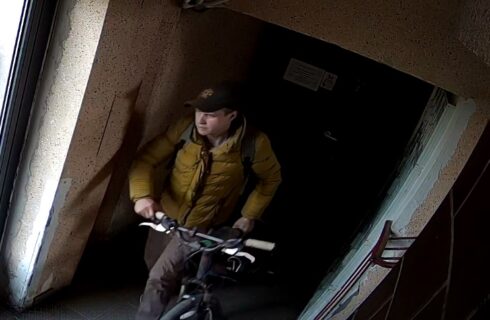Ukradł rower z piwnicy na os. Tysiąclecia. Policja publikuje zdjęcia