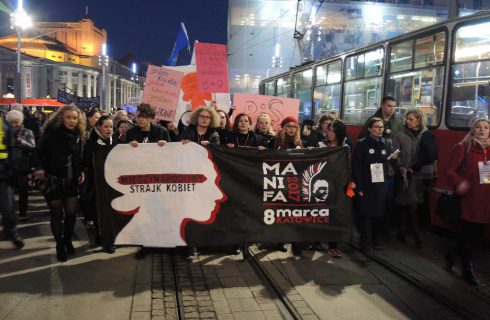 Głośny protest kobiet w Katowicach. Była też kontrmanifestacja przeciwników aborcji